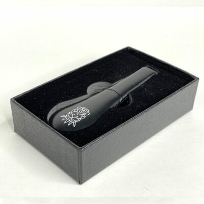 Pocket Pipe with Magnetic Cover - Black