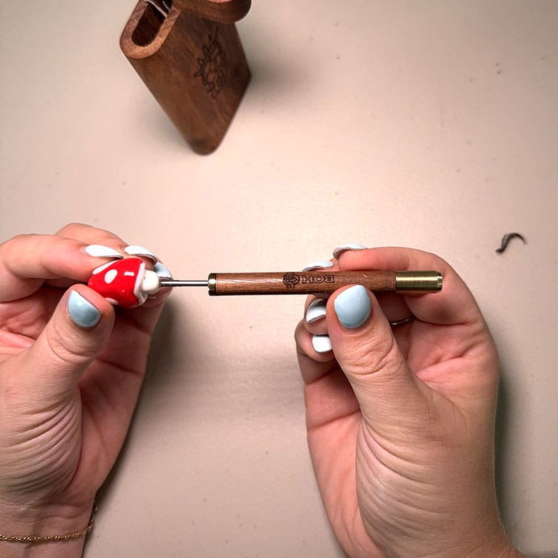 How To Use A One Hitter Dugout For Weed